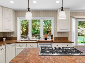 19710 222nd Avenue NE, Woodinville WA 98077