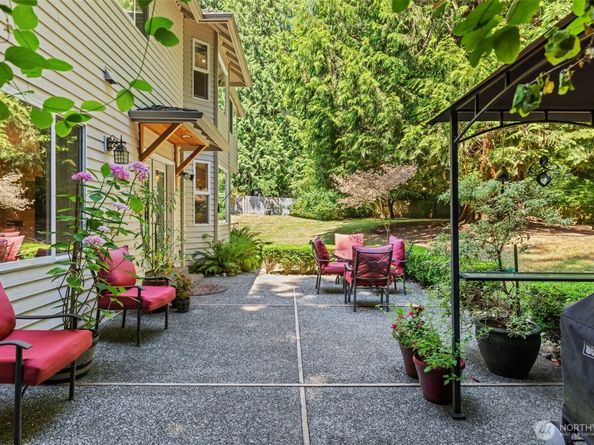 19710 222nd Avenue NE, Woodinville WA 98077