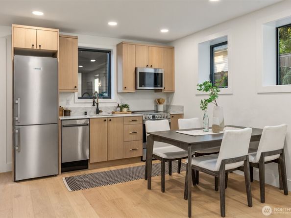 3832 32nd Avenue W, Seattle WA 98199