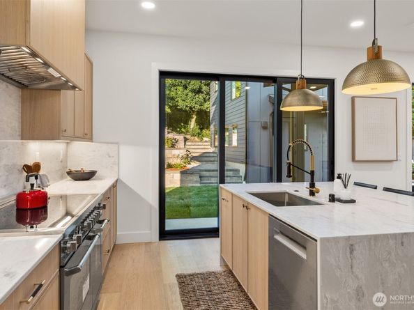 3832 32nd Avenue W, Seattle WA 98199