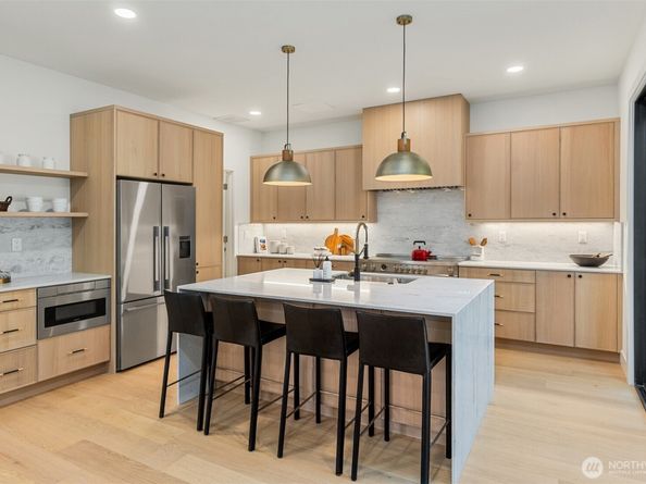 3832 32nd Avenue W, Seattle WA 98199