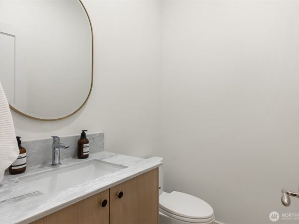 3832 32nd Avenue W, Seattle WA 98199
