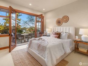 7010 N Mercer Way, Mercer Island WA 98040