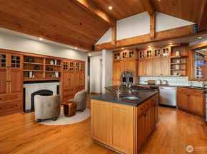 7010 N Mercer Way, Mercer Island WA 98040