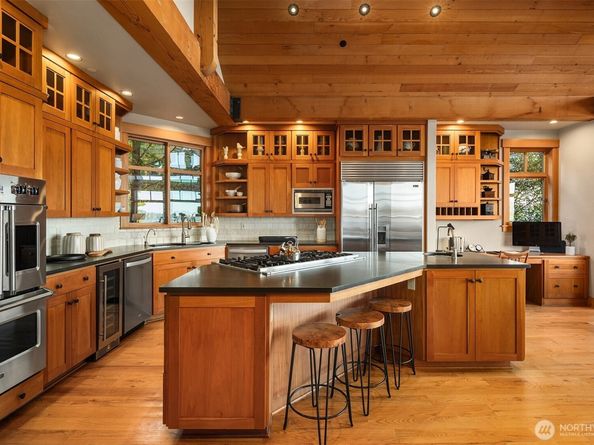 7010 N Mercer Way, Mercer Island WA 98040
