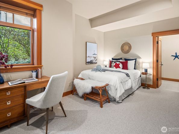 7010 N Mercer Way, Mercer Island WA 98040