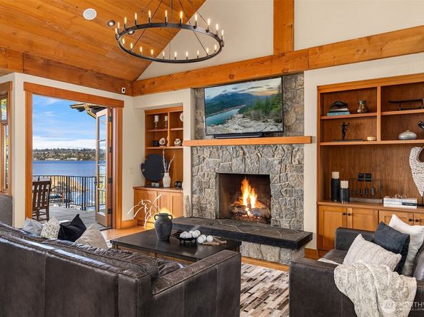7010 N Mercer Way, Mercer Island WA 98040