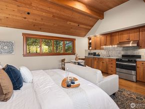 7010 N Mercer Way, Mercer Island WA 98040