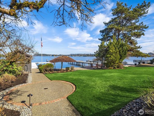 7010 N Mercer Way, Mercer Island WA 98040