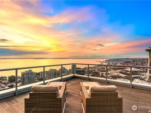 588 Bell Street 1502, Seattle WA 98121
