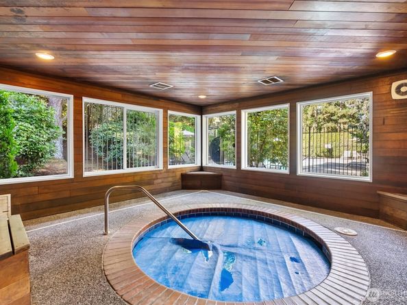 12618 100th Ln Ne J146, Kirkland WA 98034