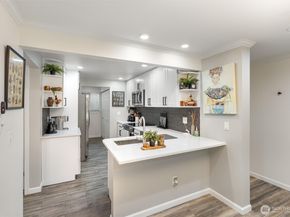 12618 100th Ln Ne J146, Kirkland WA 98034