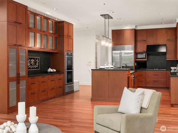 9632 Lake Washington Boulevard NE, Bellevue WA 98004