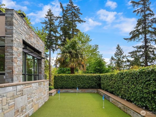 9632 Lake Washington Boulevard NE, Bellevue WA 98004