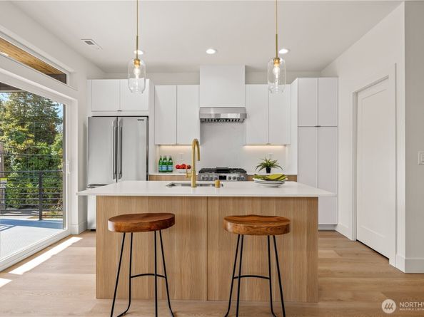 6730 21st Avenue SW, Seattle WA 98106