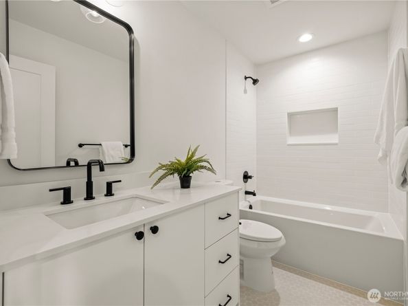 6730 21st Avenue SW, Seattle WA 98106