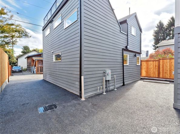 6918 Flora Avenue S, Seattle WA 98108
