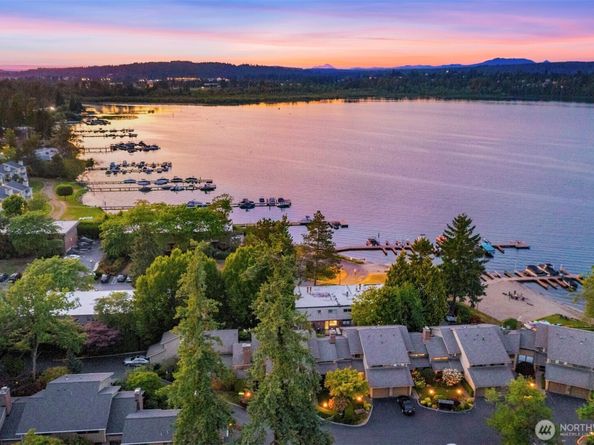 17517 NE 38th Court, Redmond WA 98052