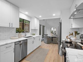 17517 NE 38th Court, Redmond WA 98052