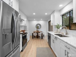 17517 NE 38th Court, Redmond WA 98052