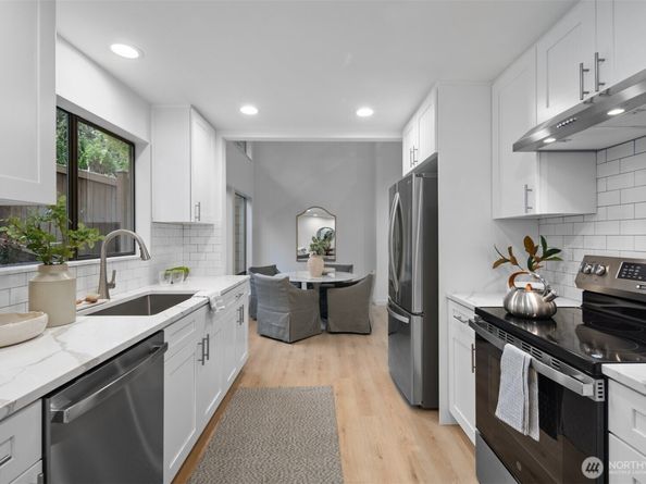 17517 NE 38th Court, Redmond WA 98052