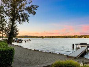 17517 NE 38th Court, Redmond WA 98052