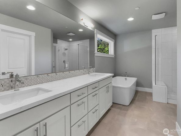 14130 15th Avenue W, Lynnwood WA 98087