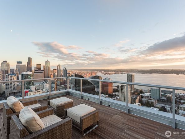 588 Bell Street 1804S, Seattle WA 98121