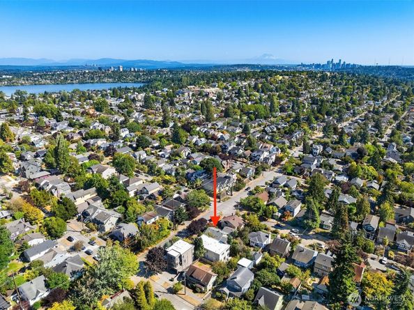 7511 3rd Avenue NW, Seattle WA 98117