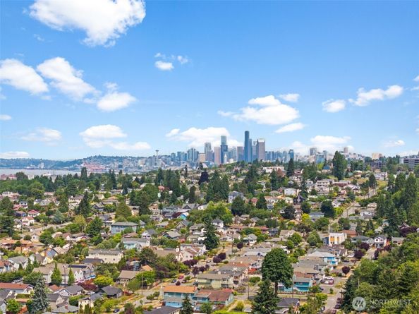 5903 19th Avenue S, Seattle WA 98108