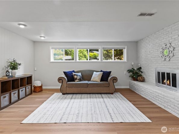 10417 165th Place NE, Redmond WA 98052