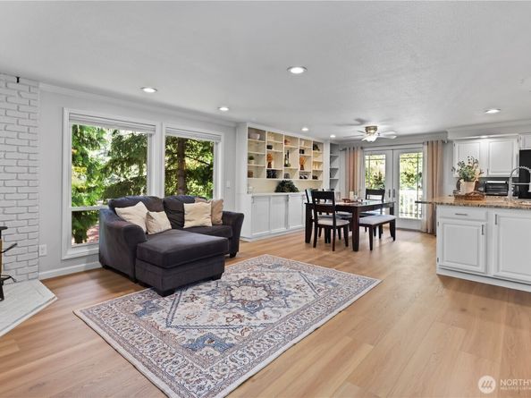 10417 165th Place NE, Redmond WA 98052