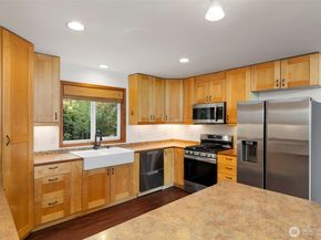 6698 Crimson Sky Loop, Seabeck WA 98380
