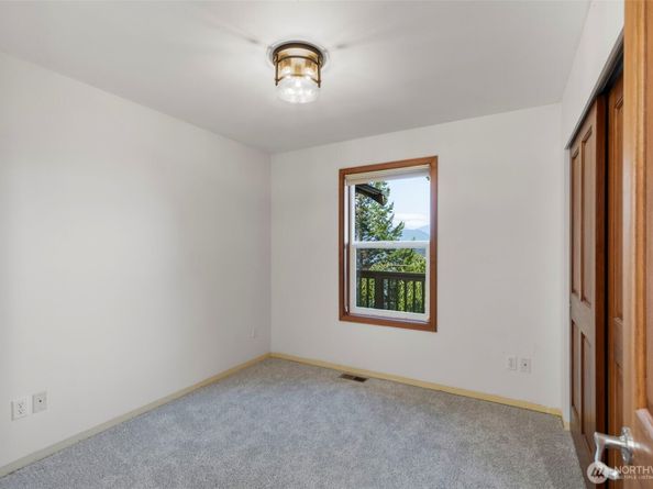 6698 Crimson Sky Loop, Seabeck WA 98380