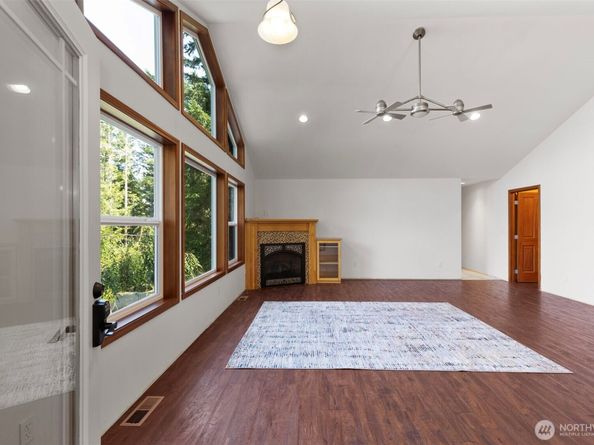 6698 Crimson Sky Loop, Seabeck WA 98380