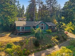 6698 Crimson Sky Loop, Seabeck WA 98380