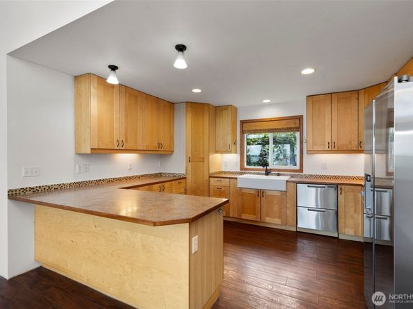 6698 Crimson Sky Loop, Seabeck WA 98380