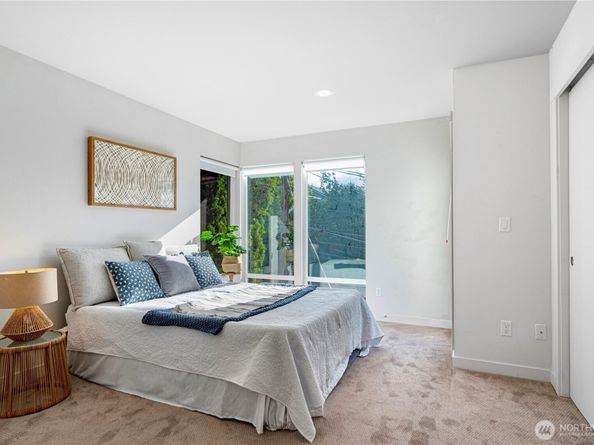 8853 Stone Avenue N, Seattle WA 98103