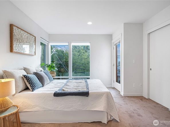 8853 Stone Avenue N, Seattle WA 98103