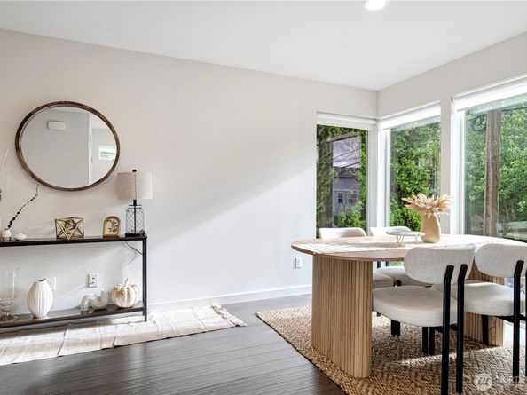 8853 Stone Avenue N, Seattle WA 98103