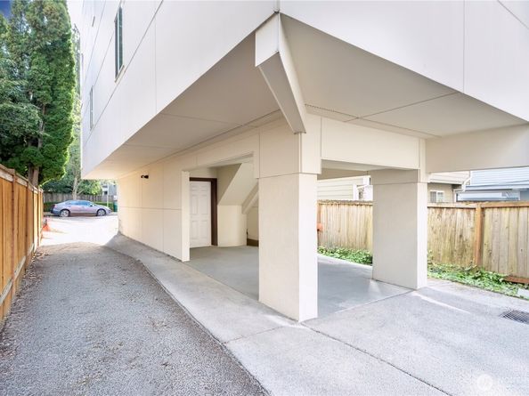 8853 Stone Avenue N, Seattle WA 98103