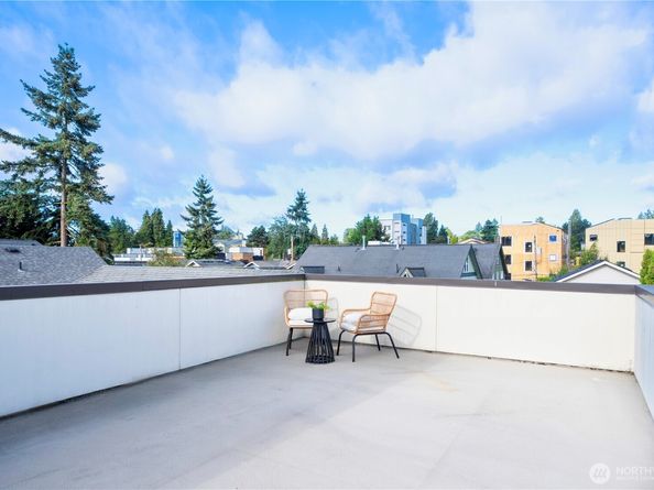 8853 Stone Avenue N, Seattle WA 98103