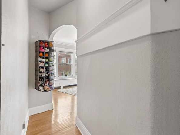 905 NE 43rd Street 311, Seattle WA 98105