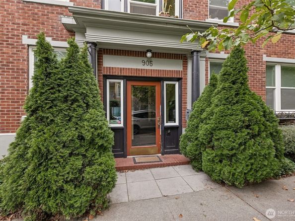 905 NE 43rd Street 311, Seattle WA 98105