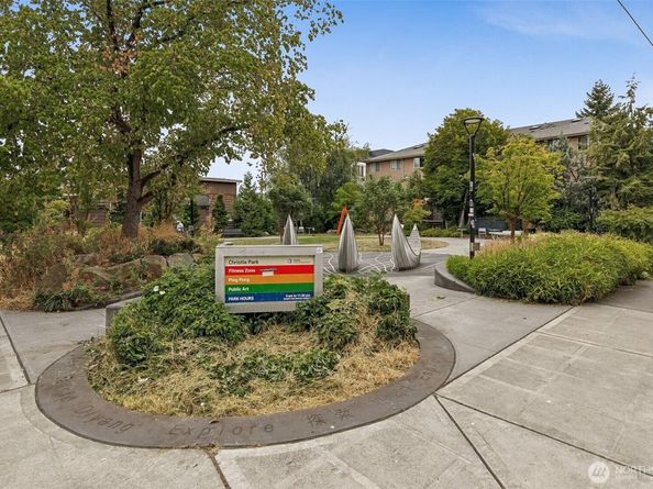 905 NE 43rd Street 311, Seattle WA 98105
