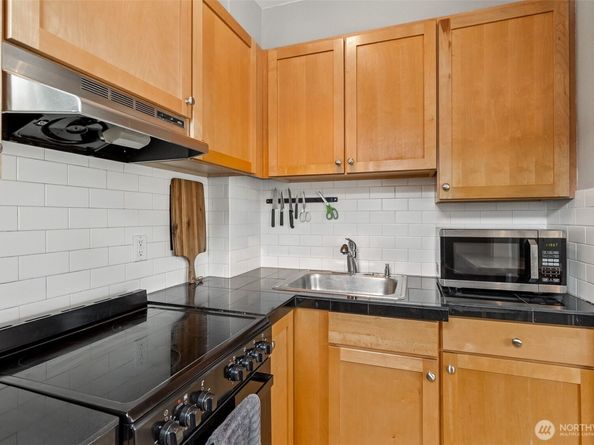 905 NE 43rd Street 311, Seattle WA 98105
