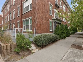 905 NE 43rd Street 311, Seattle WA 98105