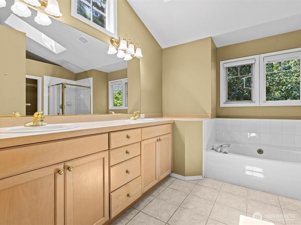 3136 NE 170th Avenue, Bellevue WA 98008