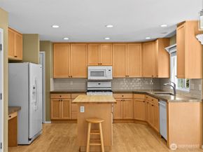 3136 NE 170th Avenue, Bellevue WA 98008