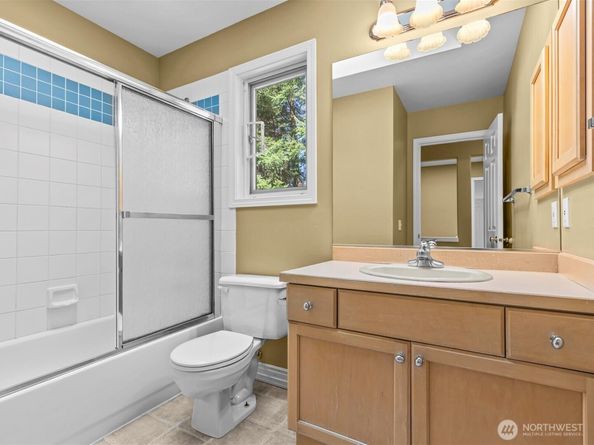 3136 NE 170th Avenue, Bellevue WA 98008